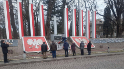 Uroczystości pod pomnikiem ofiar terroru (pomnikiem dziesięciu rąk) w Rzeszowie w 2024 r. Fot. IPN Rzeszów