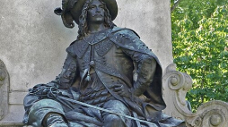 Pomnik powieściowego muszkietera d’Artagnana. Fot. domena publiczna