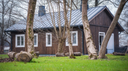 Jeden z domków fińskich na Polu Mokotowskim w Warszawie. Fot. Zarząd Zieleni Miejskiej m. st. Warszawa