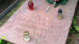 Grób Jerzego Szaniawskiego na warszawskich Powązkach. Fot. Wikipedia/Grzegorz Petka