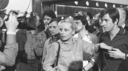 Krystyna Janda i Jerzy Radziwiłowicz na planie filmu Andrzeja Wajdy Człowiek z żelaza. Fot. PAP/Witold Rozmysłowicz