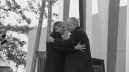 Sikorski: Krzyżowa to instytucja-symbol w relacjach polsko-niemieckich