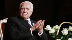 Ryszard Kaczorowski, ostatni prezydent RP na uchodźstwie, honorowy obywatel Białegostoku, podczas koncertu z okazji jego 90. urodzin, który odbył się w Operze i Filharmonii Podlaskiej w Białymstoku w grudniu 2009 r. Fot. PAP/Artur Reszko