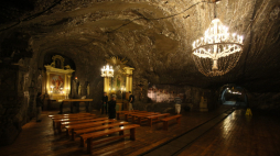  Komora św. Kingi w kopalni soli w Bochni. Fot. PAP/Stanisław Rozpędzik