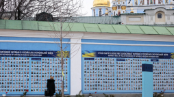 Ściana Pamięci Bohaterów Wojny Rosyjsko-Ukraińskiej w Kijowie. Fot. PAP/Leszek Szymański