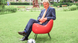 Zbigniew Boniek podczas uroczystości wręczenia tytułu honorowego obywatela miasta Łodzi w ogrodzie pałacu Izraela Poznańskiego - siedzibie Muzeum Miasta Łodzi, 2022 r. Fot. PAP/Grzegorz Michałowski