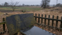 Miejsce pamięci zamordowanych przez UPA mieszkańców we wsi Ugły na Wołyniu. PAP/Vladyslav Musiienko