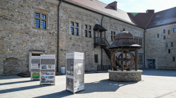 Studnia na dziedzińcu Muzeum Historycznego w Sanoku. Fot. PAP/Darek Delmanowicz