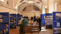 Wystawa planszowa „Józef Maksymilian Ossoliński (1754–1826) – wizjoner” oraz obiekty z jego założycielskiej kolekcji prezentowane w Zakładzie Narodowym im. Ossolińskich we Wrocławiu. Fot. PAP/Maciej Kulczyński