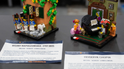 Prace z klocków lego wykonane przez Michała Chmielowskiego zostały zaprezentowane na Festiwalu Klocków w Poznaniu, Fot. PAP/Jakub Kaczmarczyk