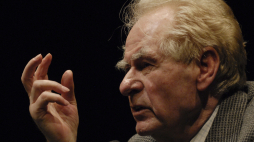 Wiesław Myśliwski na zdjęciu z Teatru Collegium Nobilium w Warszawie w 2008 r. Fot. PAP/Andrzej Rybczyński