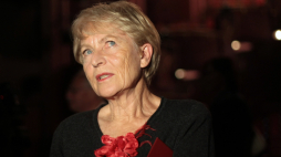 Małgorzata Szejnert podczas gali w Teatrze Narodowym w Warszawie z okazji otrzymania Nagrody Mediów Publicznych Cogito za książkę "Czarny Ogród", 2008 r. Fot. PAP/Leszek Szymański