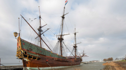 Replika statku Batavia w Lelystad, Holandia. Fot.  PAP/EPA/FERDY DAMMAN