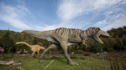 Modele dinozaurów w JuraParku w Bałtowie. Fot. PAP/Michał Walczak