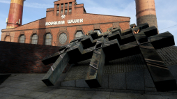 Pomnik Górników KWK "Wujek" przed kopalnią. Fot. PAP/Tomasz Wiktor