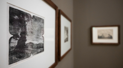 Wystawa „Wojciech Weiss. Nieznane grafiki i rysunki” w Galerii Sztuki Polskiej w Muzeum Narodowym w Poznaniu. Fot. PAP/Jakub Kaczmarczyk