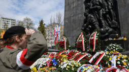 Uroczystości przed Pomnikiem Bohaterów Getta w Warszawie. Fot. PAP/Paweł Supernak
