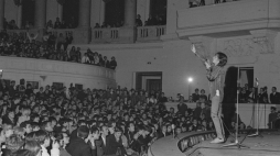 Koncert Rolling Stonesów w Sali Kongresowej PKiN 13 kwietnia 1967 r. (na zdjeciu: Mick Jagger). Fot. PAP/Cezary Langda