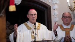 Września, 20.05.2026. Prymas Polski abp. Wojciech Polak (przewodniczy mszy w kościele farny we Wrześni podczas obchodów 125. rocznicy strajku dzieci wrzesińskich. Fot. PAP/Jakub Kaczmarczyk