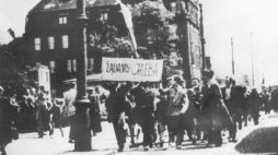 Poznań, 1956 r. Poznański Czerwiec 1956 roku - pierwszy w PRL strajk generalny i demonstracje uliczne krwawo stłumione przez wojsko i milicję. PAP/CAF-REPRODUKCJA 