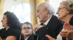 Laureaci Kustosza Pamięci: Anna Datkowska (pierwsza z lewej) i Jerzy Kropiwnicki (drugi z prawj) podczas gali na Zamku Królewskim w Warszawie. Fot. PAP/Leszek Szymański