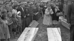 Pogrzeb ofiar pogromu kieleckiego. Fot. PAP/CAF/Jerzy Baranowski