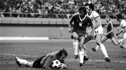 Kanada, Montreal 31.07.1976. Igrzyska Olimpijskie. Mecz finałowy Polska - NRD. Polska drużyna zdobyła srebrny medal. Nz. polski zawodnik Zygmunt Maszczyk (C) Fot. PAP/CAF Zbigniew Matuszewski