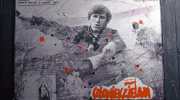 Plakat filmowy "Człowiek z Żelaza". Fot. PAP/Maciej Belina Brzozowski