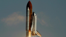 Przylądek Canaveral, USA, 9.09.06. Wahadłowiec Atlantis startuje z Centrum Lotów Kosmicznych im. Kennedy'ego na Przylądku Canaveral na Florydzie. Fot. PAP/EPA/GARY I ROTHSTEIN