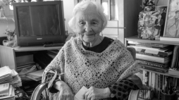 Warszawa, 30.08.2017 r. Uczestniczka Powstania Warszawskiego Józefa Marciniak podczas wywiadu dla Polskiej Agencji Prasowej. Fot. PAP/Marcin Obara