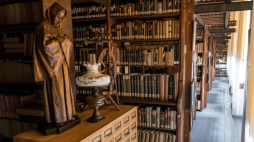 Magazyny Muzeum Archidiecezjalnego we Wrocławiu. Fot. Maciej Kulczyński (PAP)