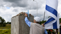 Uroczystości przy pomniku upamiętniającym Żydów zamordowanych 10 lipca 1941 w Jedwabnem, 2022 r. Fot. PAP/Michał Zieliński