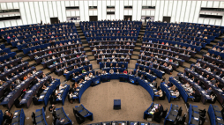 Europosłowie na sali obrad Parlamentu Europejskiego w Strasburgu w trakcie debaty na temat postępów w procesie akcesyjnym Ukrainy. Fot. PAP/Wiktor Dąbkowski