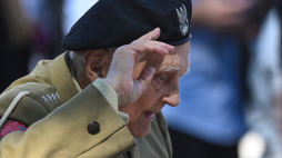 Uczestnik powstania warszawskiego Janusz Walendzik ps. Czarny podczas spotkania z powstańcami warszawskimi i uroczystości wręczenia odznaczeń państwowych, w Muzeum Powstania Warszawskiego. Fot. PAP/Radek Pietruszka