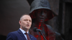 Warszawa, 31.07.2026 r. Obchody 82. rocznicy wybuchu Powstania Warszawskiego. Przemawia prezydent RP Karol Nawrocki w uroczystym apelu pamięci przy Pomniku Powstania Warszawskiego na Placu Krasińskich w Warszawie. Fot. PAP/Leszek Szymański