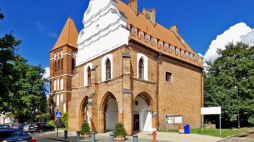Gotycko-renesansowy ratusz w Pasłęku. Fot. polska-org.pl