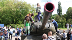 Piknik historyczny w parku Sieleckim w Sosnowcu z okazji 80. rocznicy zakończenia II wojny światowej. Fot. PAP/Michał Meissner