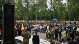 Uroczystości przed pomnikiem Gloria Victis na terenie kwater powstańczych na Cmentarzu Wojskowym na Powązkach w Warszawie. Fot. PAP/Przemysław Piątkowski