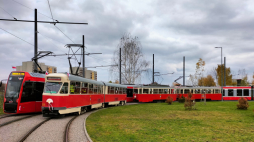 Zabytkowe i współczesne tramwaje w Częstochowie. Fot. Częstochowski Klub Miłośników Komunikacji Miejskiej