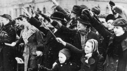 Niemcy witają wjeżdżające oddziały wojska, 1939 r./NAC