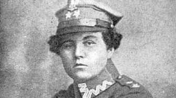 Leopoldyna Stawecka w mundurze oficera Wojska Polskiego – Lwów, 15 kwietnia 1919 r. /Źródło: Wikipedia