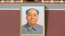 Portret Mao Zedonga na Bramie Niebiańskiego Spokoju w Pekinie. Fot. PAP/EPA/WU HONG