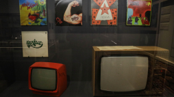 Wystawa „Za czym kolejka ta stoi? PRL w muzycznym zwierciadle” w Muzeum Historii Polski. Fot. PAP/Tomasz Gzell