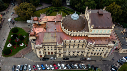 Na zdjęciu dach Teatru im. J. Słowackiego w Krakowie. Fot. PAP/Łukasz Gągulski