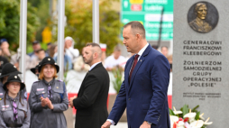 Prezydent Karol Nawrocki we Włodawie podczas uroczystości z okazji 87. rocznicy sowieckiej agresji na Polskę. Fot. PAP/Wojtek Jargiło