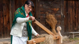 Dawne jesienne prace polowe i gospodarskie będzie można zobaczyć w skansenie w Sierpcu. Fot. Muzeum Wsi Mazowieckiej w Sierpcu