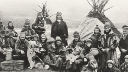 Saamowie, ok. 1910 r. Fot. Granbergs Nya Aktiebolag, Public domain, via Wikimedia Commons