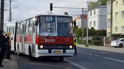 W weekend na poznańskie ulice wróciły kultowe Ikarusy. Fot. PAP/wideo