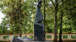 Białystok, 28.09.2024 r. Pomnik księdza Jerzego Popiełuszki W Białymstoku. Fot. PAP/Michał Zieliński