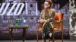 Wrocław, 14.10.2026. Olga Tokarczuk podczas światowej premiery swojej najnowszej powieści „Świata jest za dużo w Hali Stulecia we Wrocławiu. Fot. Maciej Kulczyński (PAP)